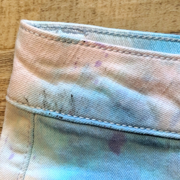 BLACKHEART purple/blue tie-dye High Rise V-stitch denim shorts HOT TOPIC… - Picture 13 of 14